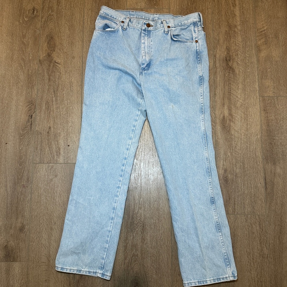 Wrangler Cowboy Cut Straight Fit Mens Jeans Light Wash Blue Cotton Denim 36x32 - Picture 2 of 9